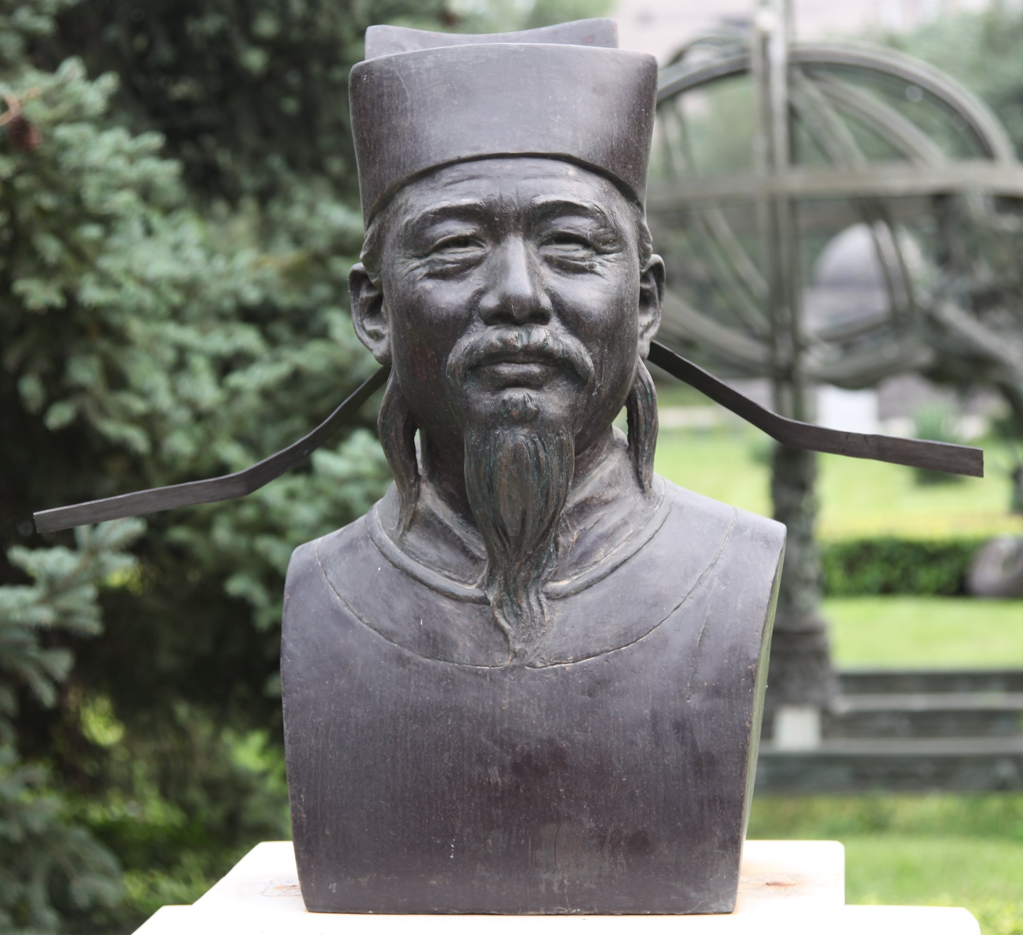 Bust of Shen Kuo (1031-1095 CE), head of the Song dynasty Bureau of Astronomy, on display at the Beijing Ancient Observatory