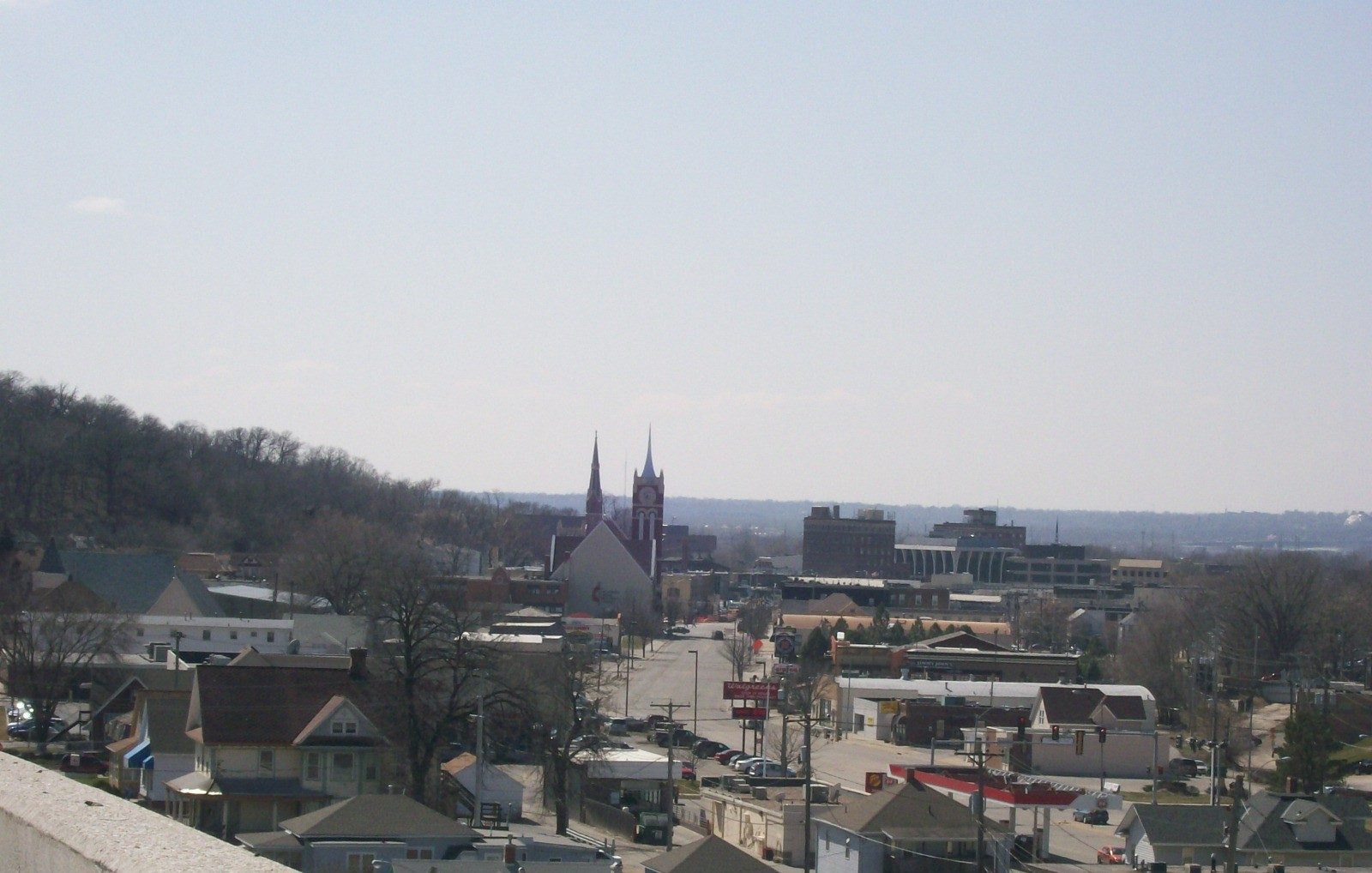 East Broadway looking toward downtown Council Bluffs, Iowa, the city where the 1977 molten metal fall occurred