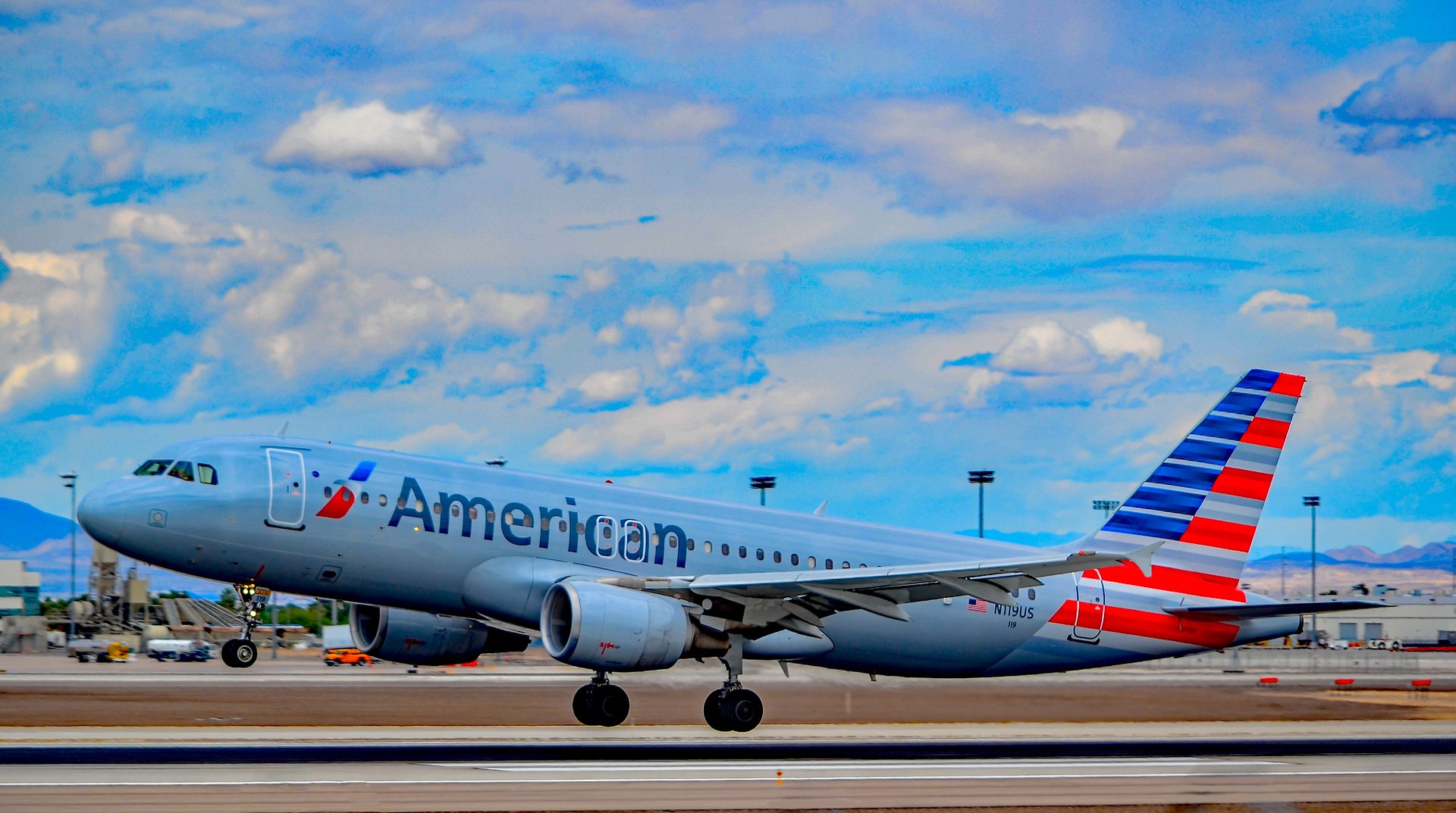 An American Airlines Airbus A320-214, the same aircraft type flown as Flight 2292, photographed at McCarran International Airport, Las Vegas, in 2016