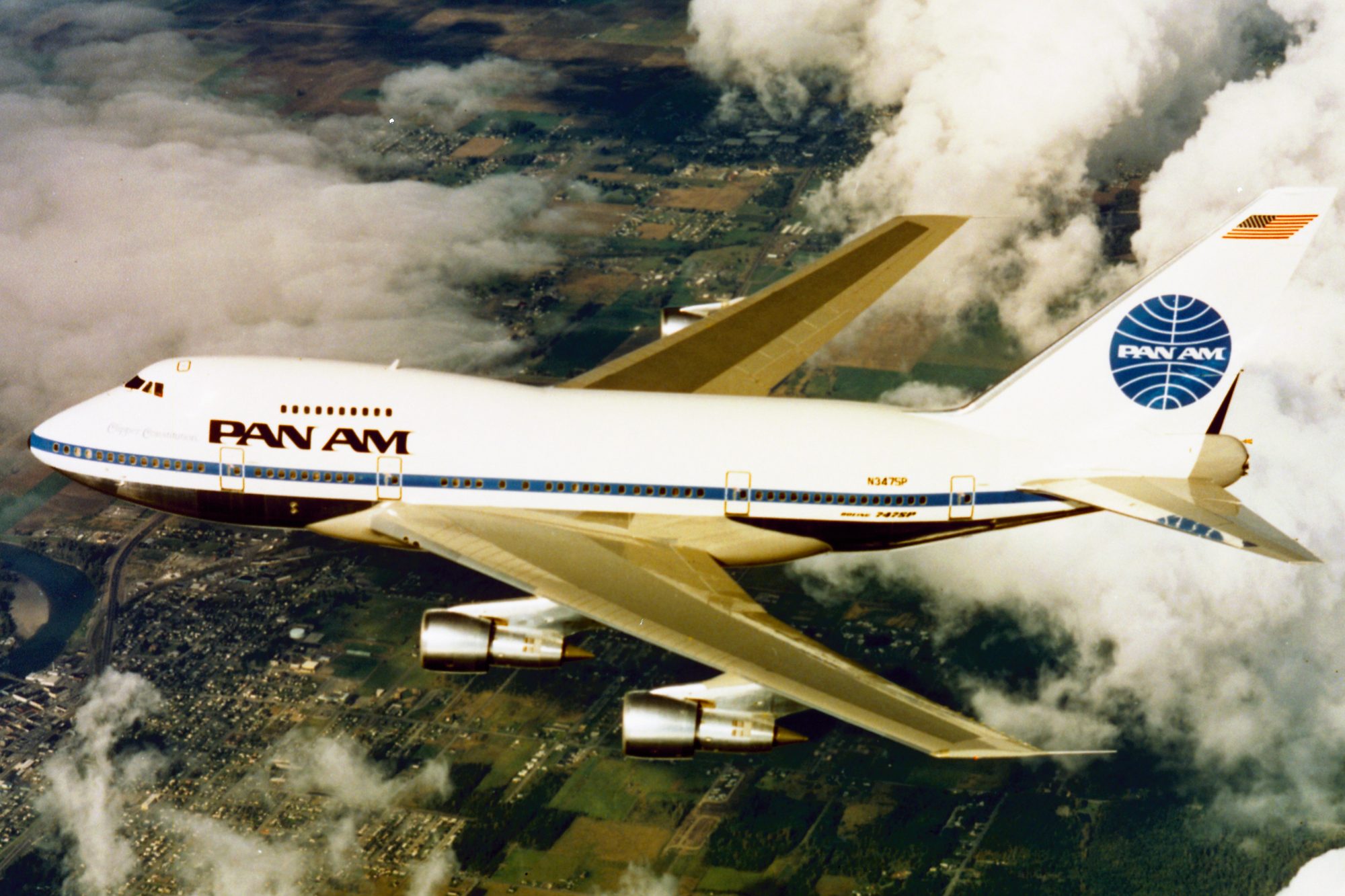 A Pan American World Airways Boeing 747SP in flight, 1976 &mdash; the same aircraft type flown by Tajik Air's ex-Pan Am fleet during the 1994 sighting