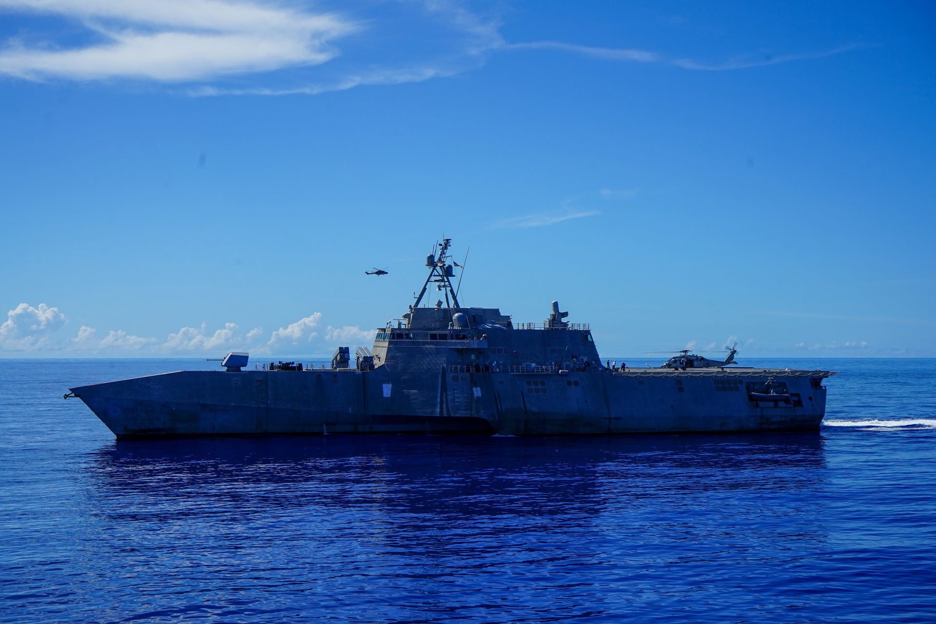 The littoral combat ship USS Jackson (LCS-6) underway at sea