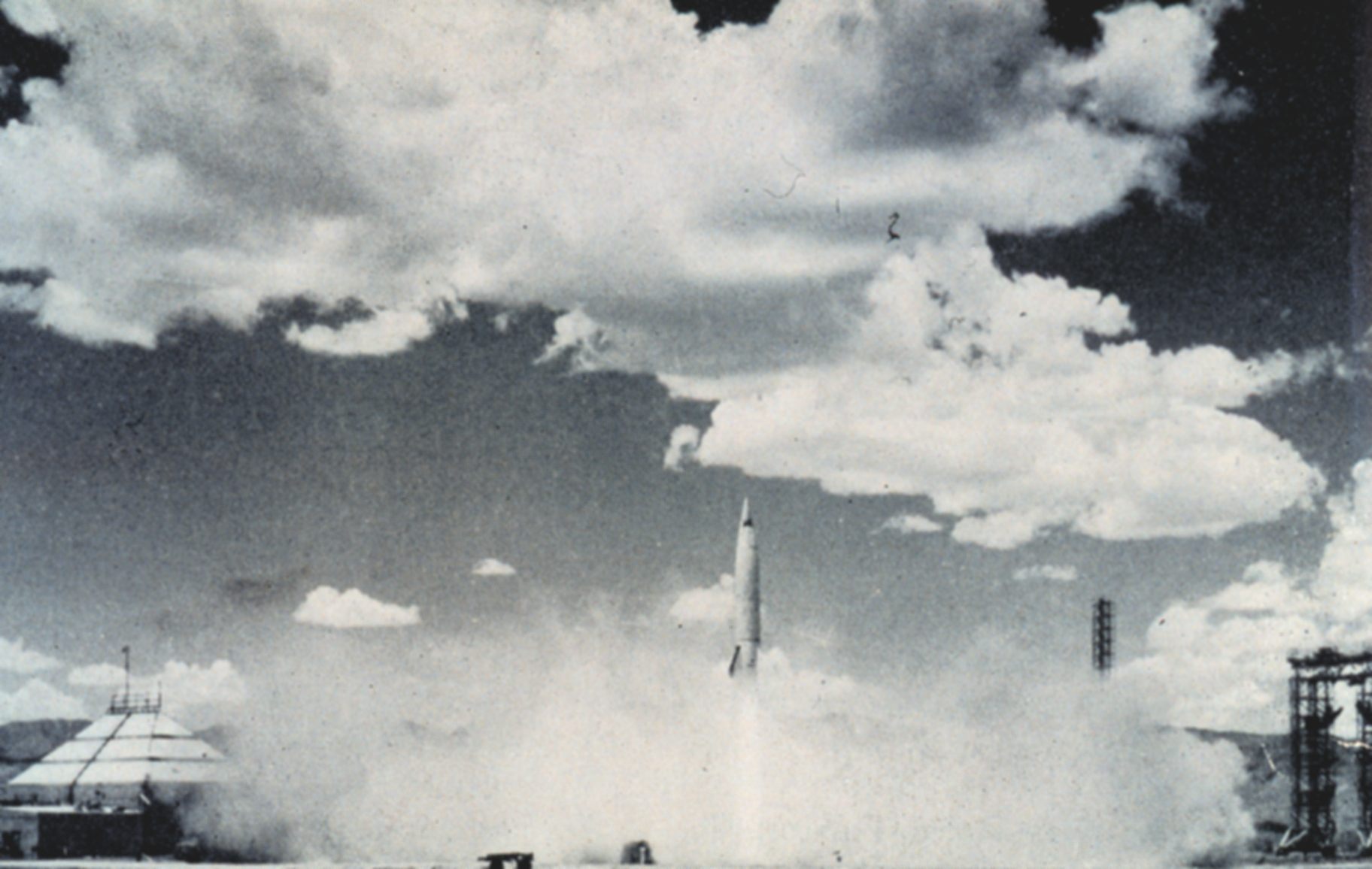 A V-2 rocket launch at White Sands Proving Ground, New Mexico — the guided-missile test range where the July 1951 radar-visual-photographic sighting occurred. This photograph, dated April 2, 1948, shows the kind of large-scale rocket and missile testing activity underway at White Sands in the years surrounding the sighting; it does not depict the UFO itself.